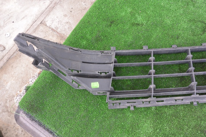 VW GOLF VII LIFT 5G0853677M GRILLE PARE-CHOCS