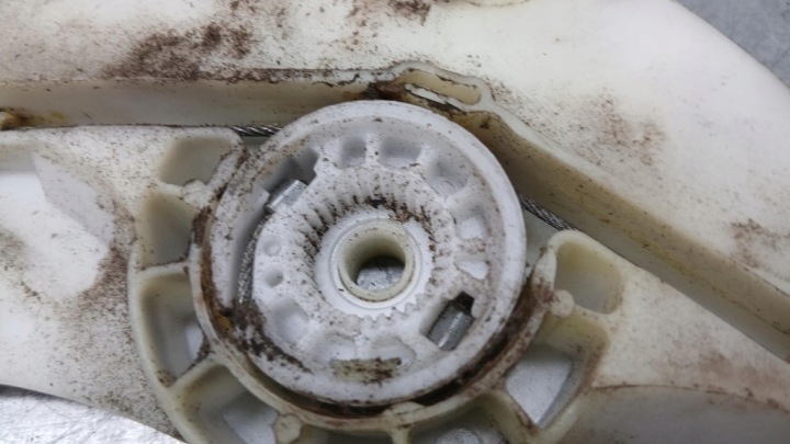 ÉLÉVATEUR GAUCHE AVANT VW PASSAT B6 2.0TDI 05-10R BERLINE 980873101