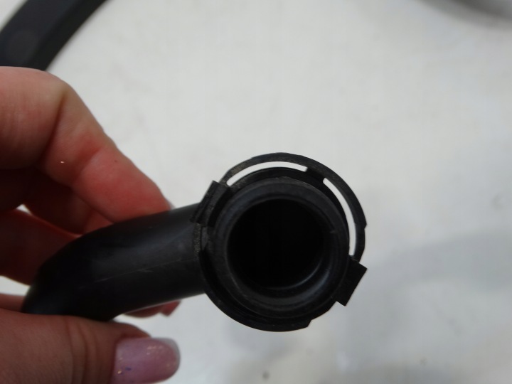 TUYAU TUYAU ODPROWADZAJACY EAU SEAT ATECA 20R.- 5Q0129637C