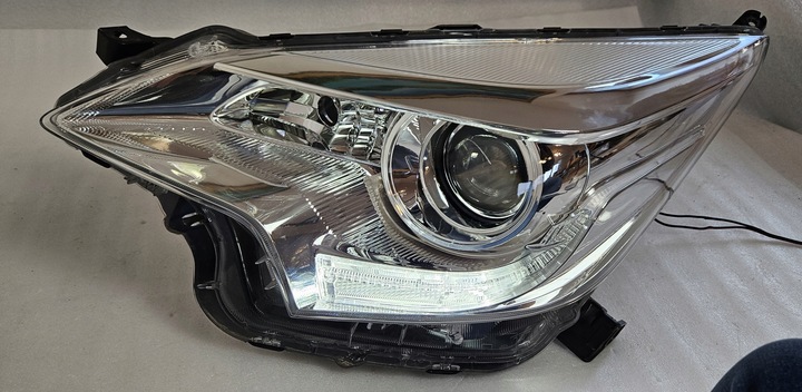 FARO PARTE DELANTERA IZQUIERDA LENTE DIODO LUMINOSO LED TOYOTA VERSO-S RACTIS II 2010- 