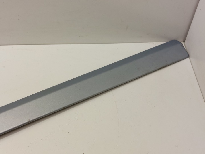 MOULURE PORTES AVANT DROITE CÔTÉ SKODA OCTAVIA MK2 (1Z) 1Z0853518