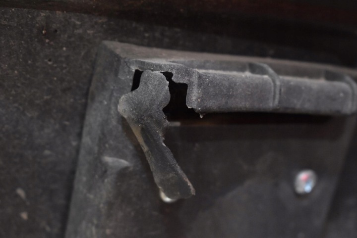 PARE-CHOCS AVANT AVANT ROUGE MERCEDES C-KLASA W202 93-97