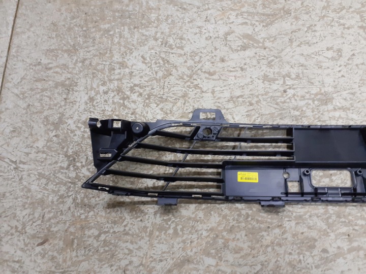 GRILLE PARE-CHOCS CENTRALE RENAULT CLIO IV 4 622541469R
