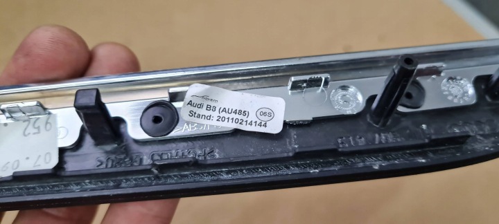 A5 8T LIFT S5 MOULURE DÉCOR PROTECTION BLAK PIANO GAUCHE ARRIÈRE 8T0867419AD 1LQ