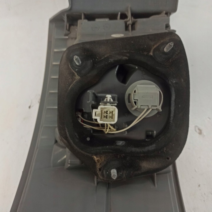 TOYOTA AVENSIS III T27 PHARE DROITE ARRIÈRE LED VALEO 08051