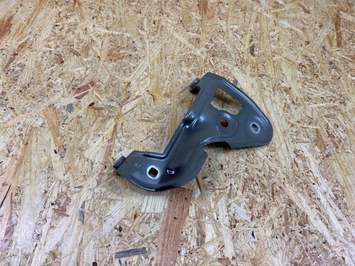 SUPPORT POIGNÉE FIXATION GARDE-BOUE AVANT DROIT BMW 3 G20 G21 7419406