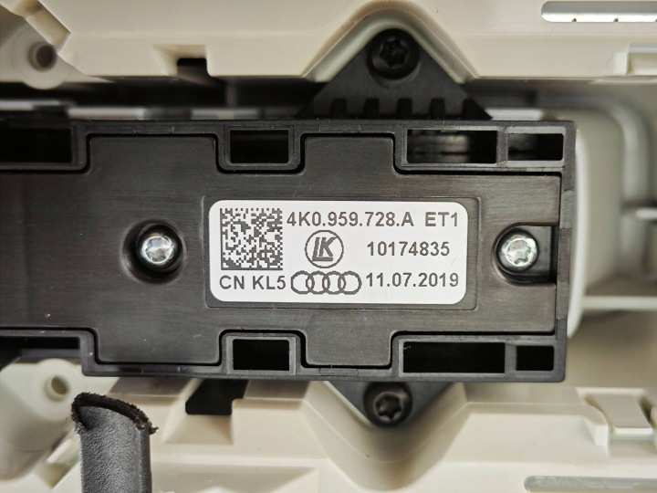 ORIGINALE AMPOULE INTÉRIEUR CABINES PLAFONNIERS AUDI Q3 II F3 81A947135T 46KM