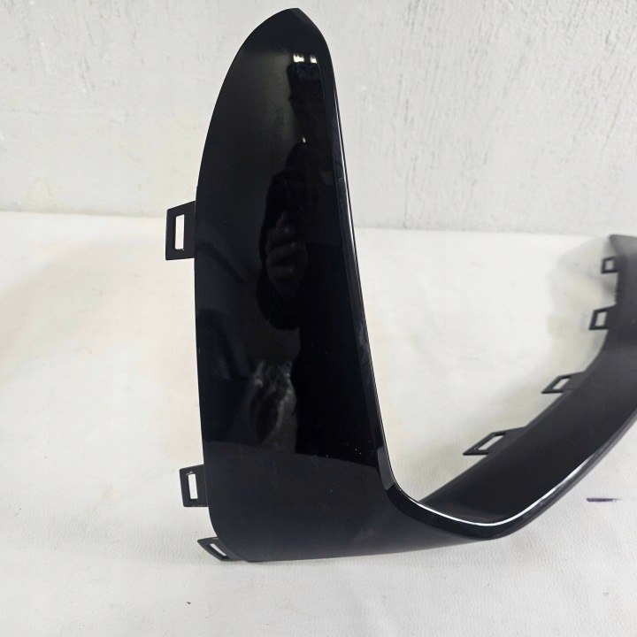 MOULURE PARE-CHOCS AVANT AVANT GAUCHE DROITE AUDI RSQ8 4M8