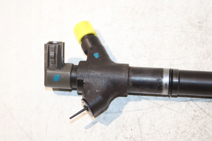 2009 TOYOTA AVENSIS T270 INJECTEUR 236700R100