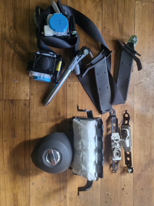 NISSAN X TRAIL T 32 LIFT CONSOLE COUSSINS