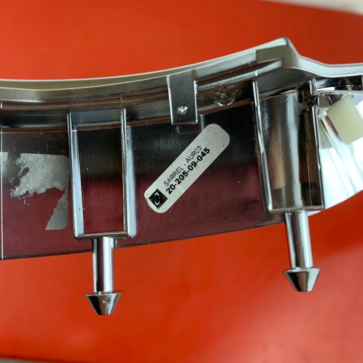 VW VOLKSWAGEN OE CHÂSSIS CAOUTCHOUC CHROME 1K8419685D NEUF