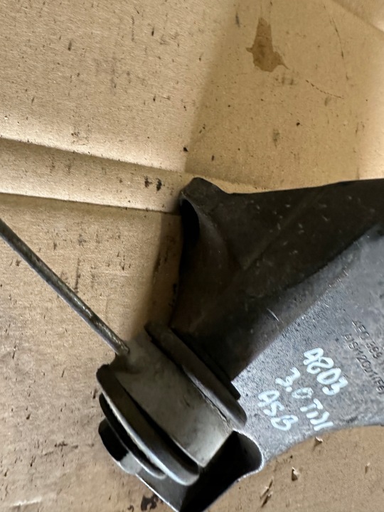 POIGNÉE SUPPORT BOÎTES GAUCHE AUDI A8 D3 3.0 TDI ASB 4E0399113AJ