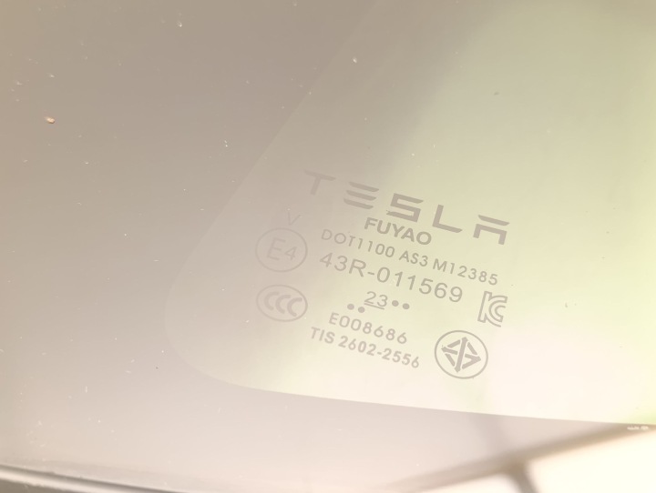 VITRE VITRE CARROSSERIE GAUCHE ARRIÈRE TESLA Y 2024R 1600808-40-E