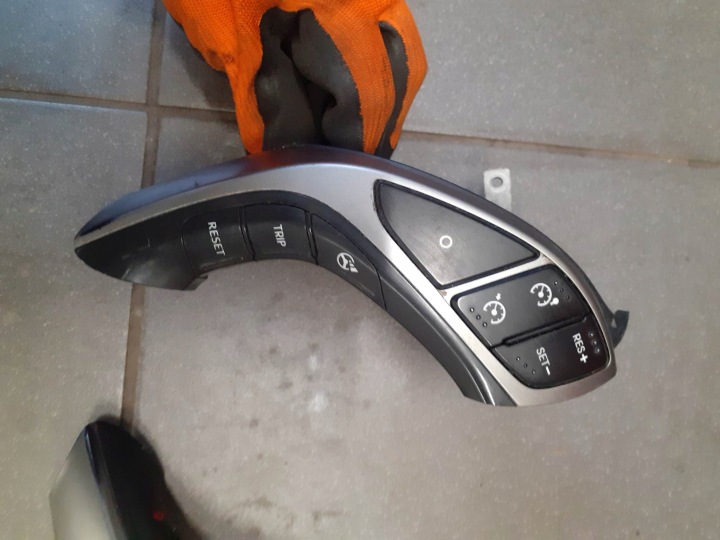 BOUTONS CAOUTCHOUC MULTIFONCTION HYUNDAI I30 II