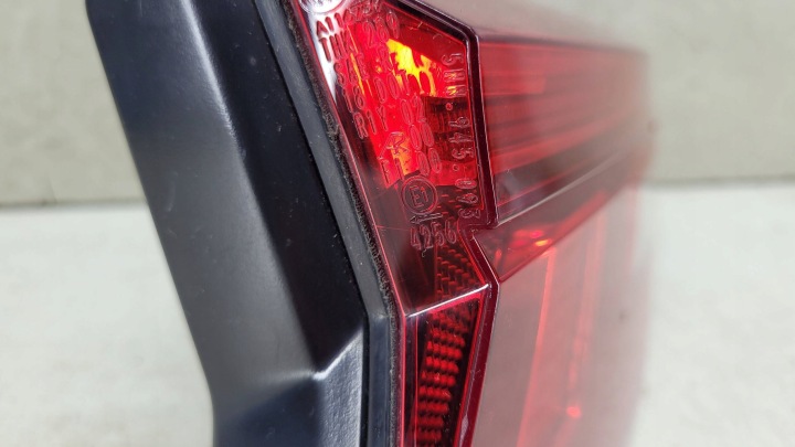 PHARE ARRIÈRE GAUCHE COUVERCLES DE COFFRE VW TIGUAN II 5NL945093