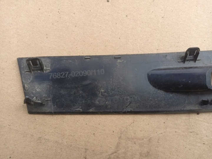 TOYOTA COROLLA E21 BERLINE MOULURE COUVERCLES DE COFFRE 76827-02090