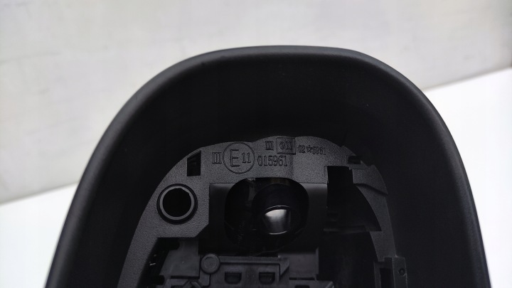 VOLVO C30 AVANT LIFT RÉTROVISEUR DROIT ANGLAIS (LU61)