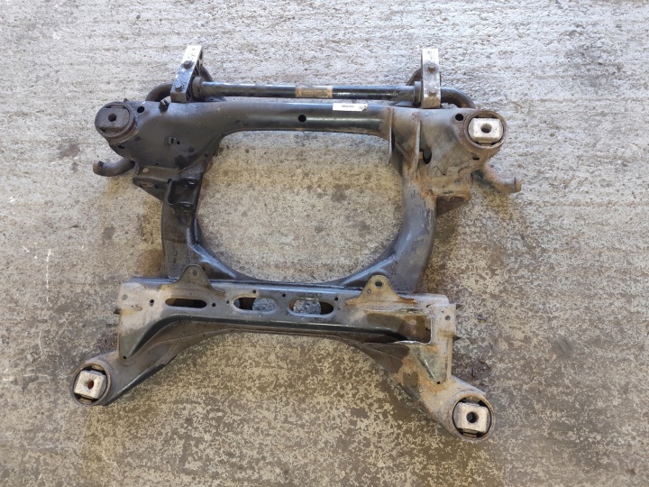 CHÂSSIS POUTRE AVANT TRAVERSE BERCEAU MOTEUR 4.2 TDI AUDI Q7 4L 7L0499314A