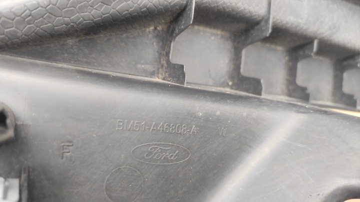 PROTECTION MONTANTS C DROITE FIXATION ÉTAGÈRES FORD FOCUS MK3 BERLINE COMPACTE BM51A46808A