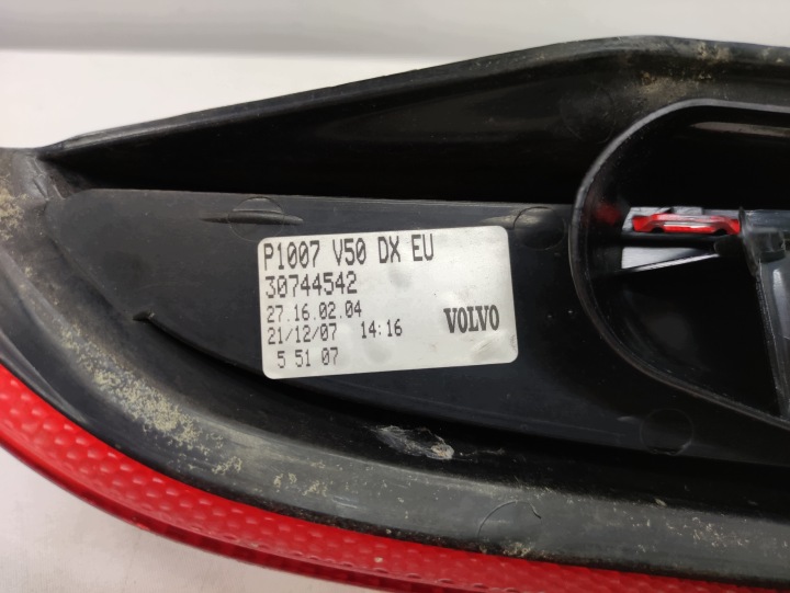 VOLVO V50 LIFT 07-12 UNIVERSEL PHARE DROITE ARRIÈRE ORIGINAL EUROPE
