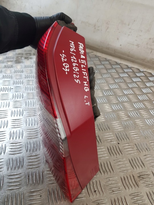 PHARE GAUCHE ARRIÈRE 5J6945095A SKODA FABIA II LIFT HAYON 11R- EUROPE