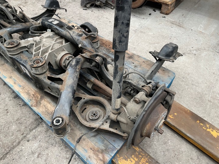 CHÂSSIS POUTRE SUSPENSIONS ARRIÈRE COMPLET VW TIGUAN 5N AUDI Q3 5N0505235AH