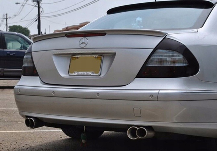 MERCEDES W211 SPOILER BRIDA AL TAPA DE MALETERO TIPO AMG CON ABS 