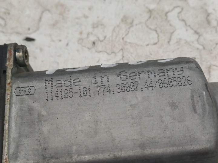 AUDI A6 C5 97- PETIT MOTEUR PODNSZENIA VITRES DROIT ARRIÈRE 4B0959802B