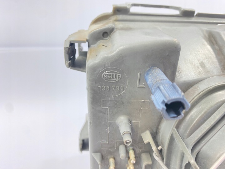 PHARE PROJECTEUR GAUCHE GAUCHE AVANT AVANT MERCEDES W124 HELLA SANS KLOSZA