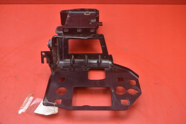 SUPPORT FIXATION POMPES À EAU 4KE805851A AUDI E-TRON 55 18-21