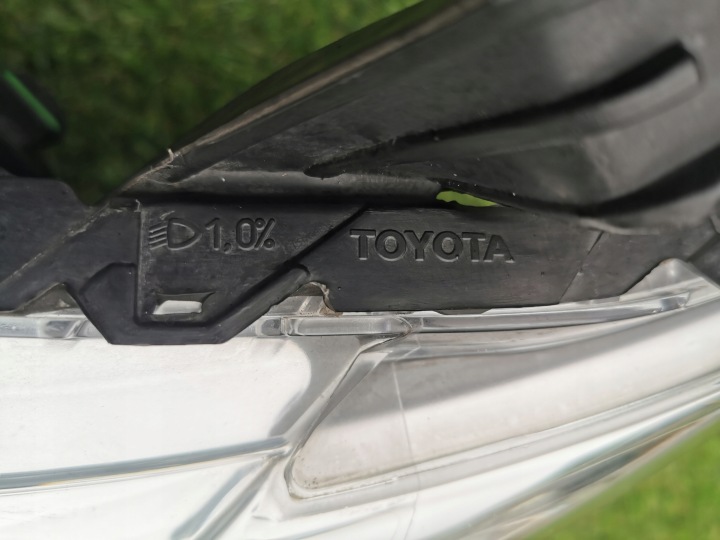 TOYOTA SIENNA PHARE LENTILLE GAUCHE AVANT 2011-