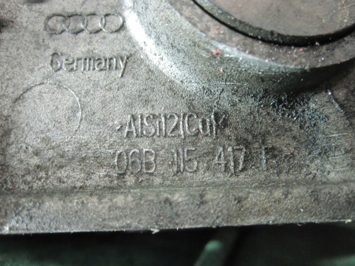 AUDI A4 2.0B ALT 05R 166TYS KM SUPPORT FILTRE HUILES 06B115417F