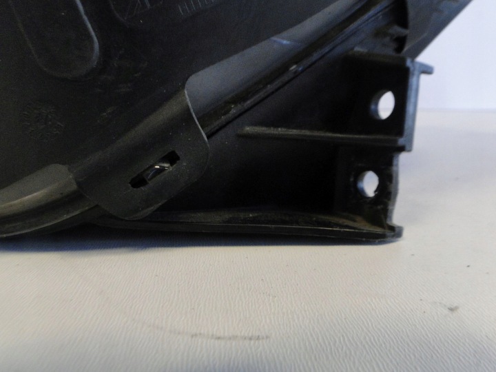 MERCEDES PHARE AVANT GAUCHE A2048209759 C CLASSE 204 LIFT H7 NOIRE