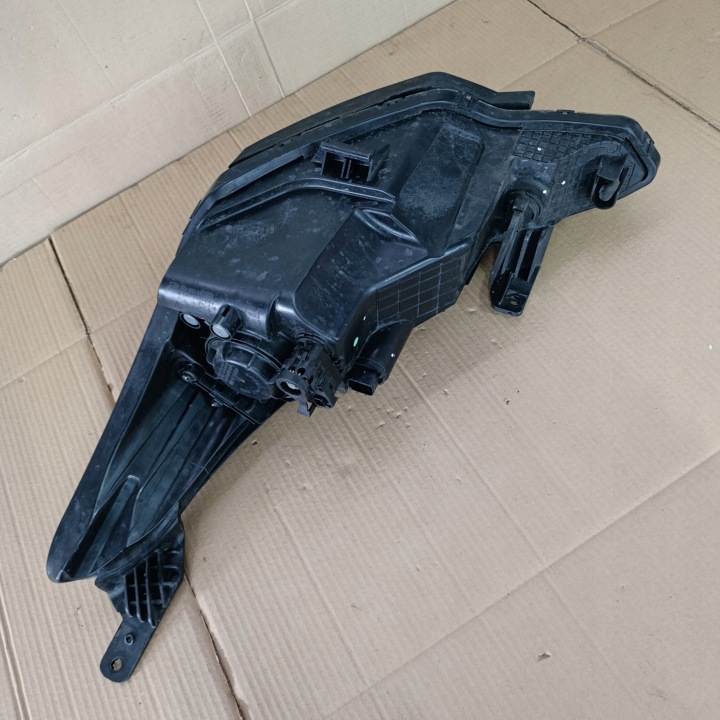 PHARE DROIT AVANT HYUNDAI I20 II 92102-C8000