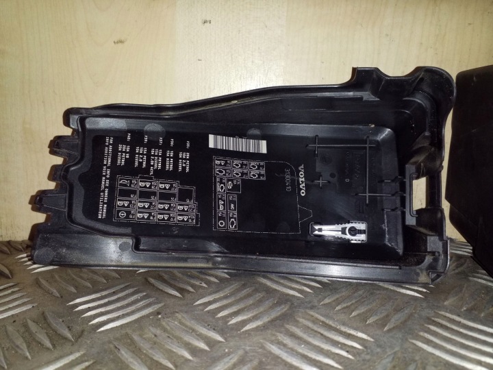 BOÎTE FUSIBLES VOLVO XC60 II (246) 31300410 2.4L DIESEL 140KW 2009