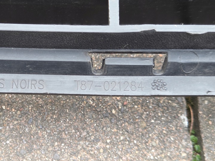 PEUGEOT 5008 I AVANT LIFT GRILLE INFÉRIEURE PARE-CHOCS AVANT 9687437677 09-2012