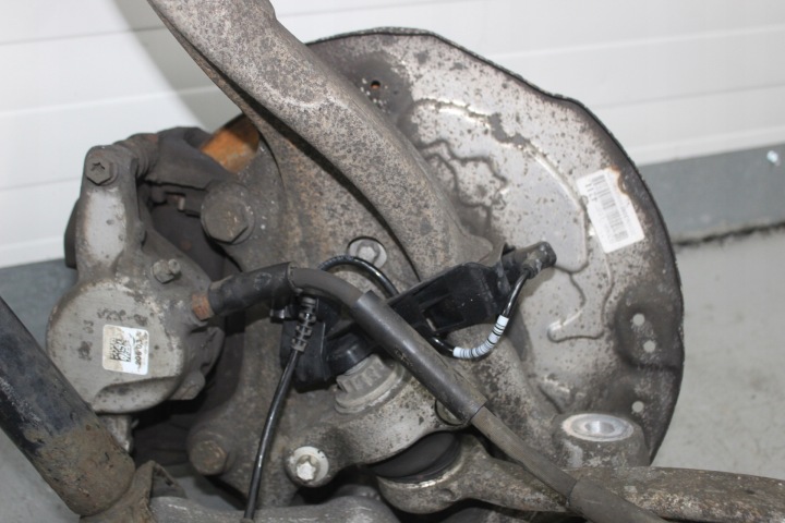 MERCEDES E CLASSE W213 SUSPENSION GAUCHE AVANT ROTULE DE DIRECTION A2133324700