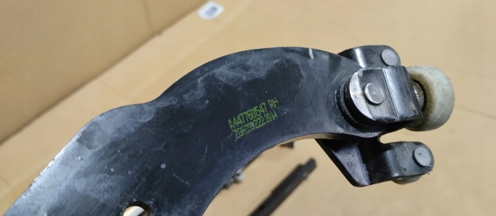 BARRE GUIDE GALET PORTE COULISSANTE DROITS MERCEDES VITO W447 20R