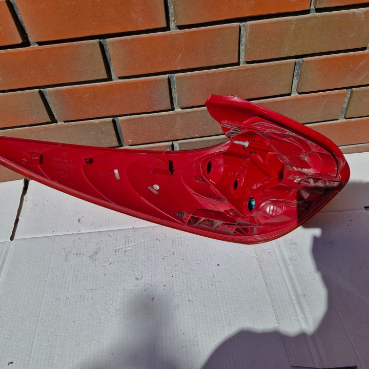 PHARE ARRIÈRE DROITE PEUGEOT 207 SW 9680157980-02 UNIVERSEL