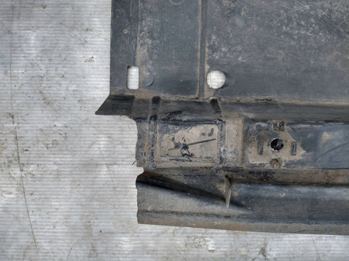 AUDI A4 B8 A5 8T PROTECTION PLAQUE INFÉRIEURE PLANCHERS CHÂSSIS GAUCHE 8K0825207B