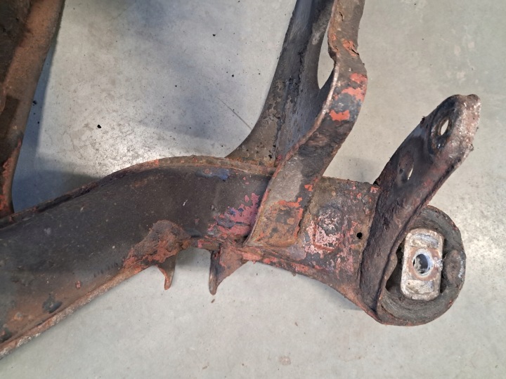 BERCEAU POUTRE CHÂSSIS ARRIÈRE MERCEDES W201 190 2013508208