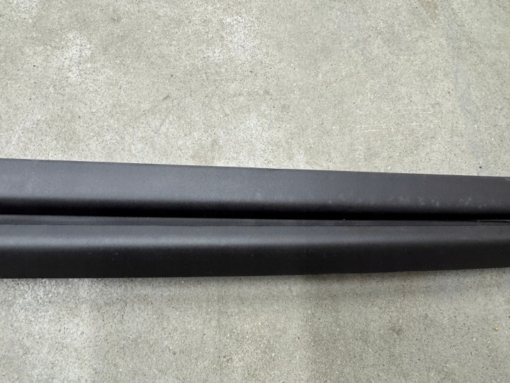 MOULURE BAGUETTES PARE-BRISE AUDI A3 8Y ENSEMBLE PARFAIT