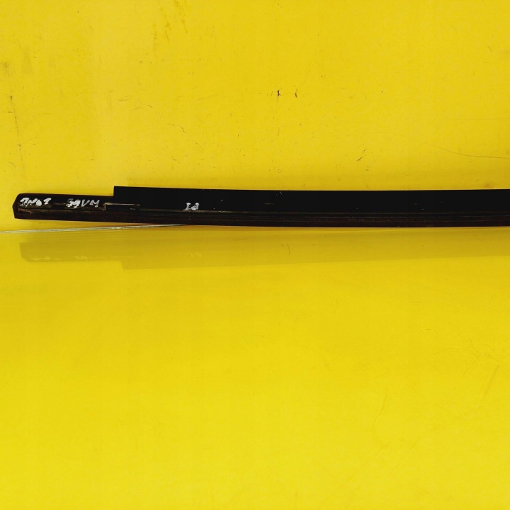 MOULURE RACLOIR DROIT ARRIÈRE MERCEDES ESSENCE A W168 NR237