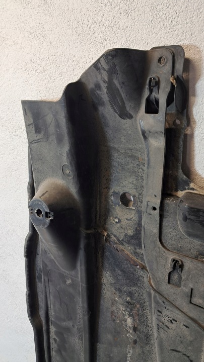 AUDI A3 8V0 PROTECTION CHÂSSIS DROITE 5Q0825202D
