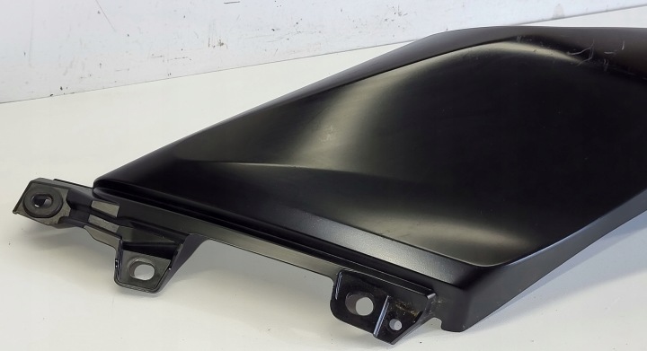 QUEUE PLASTIQUE GAUCHE DÉFLECTEUR D'AIR BMK-F1731-00 YAMAHA X-MAX 125 2023+R