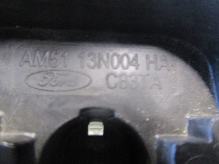DOUILLE D'AMPOULE GAUCHE ARRIÈRE DANS COUVERCLE DE COFFRE FORD C-MAX II 10-14R AM5113N004HA