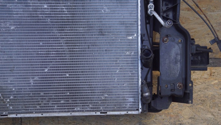 BMW E92 E93 PANNEAU AVANT 3.0B AUTOMATE (D1217)