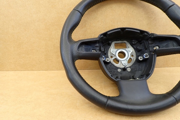 AUDI A3 P8 03- VOLANT CUIR MULTIFONCTIONNELLE 8P0124 OE