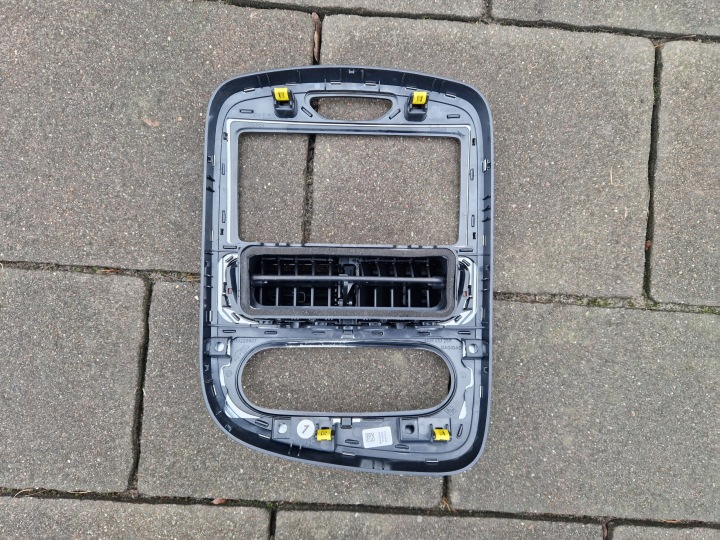 CLIO IV LIFT CHÂSSIS RADIO PANNEAU CENTRAL BRILLANT 682605325R 16-2020