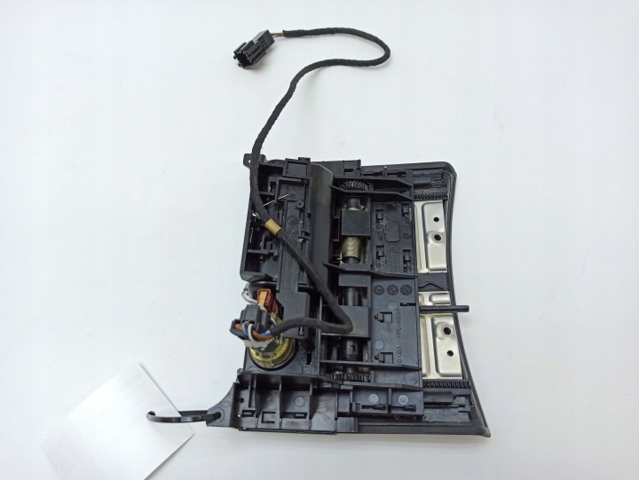 MERCEDES-BENZ AVEC W221 CENDRIER AVANT TUNNELS CENTRAL A2216801552